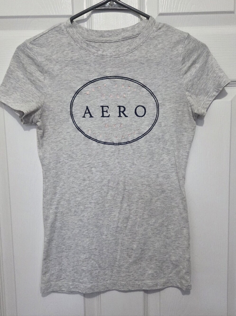 Aeropostale Women Embroidered AERO Logo Short Sleeve Crewneck Gray Tee Sz Small